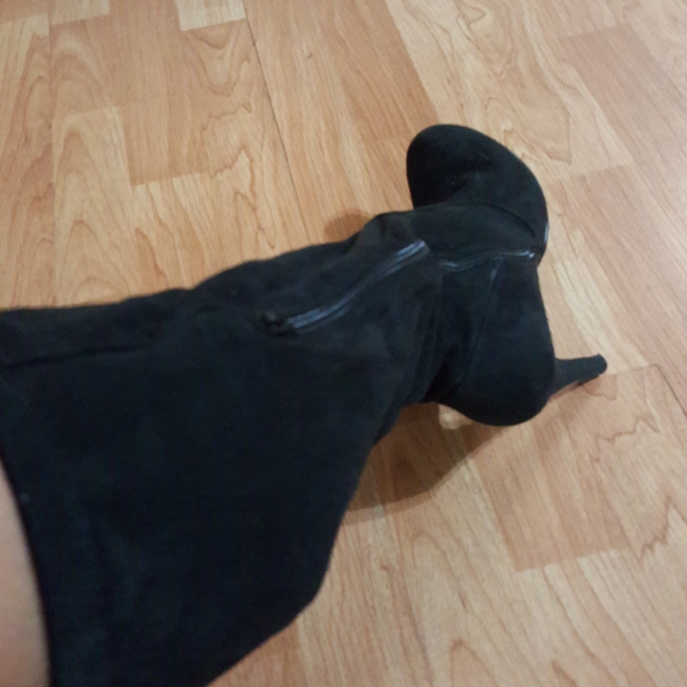 Boots - Picture 2 of 3